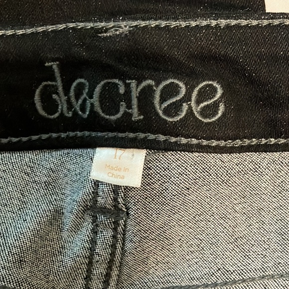 Decree Skinny Jeans - Picture 6 of 7